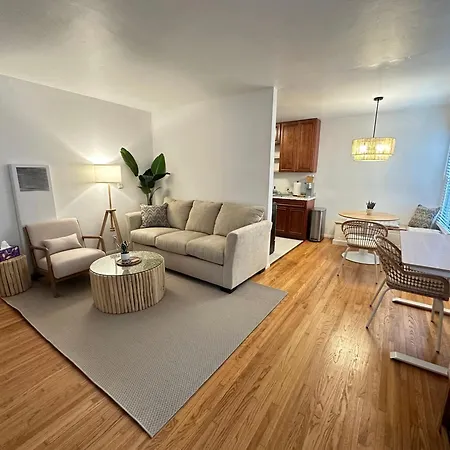 Boho 1-Bedroom Beach Condo With Mid Size Parking & Laundry